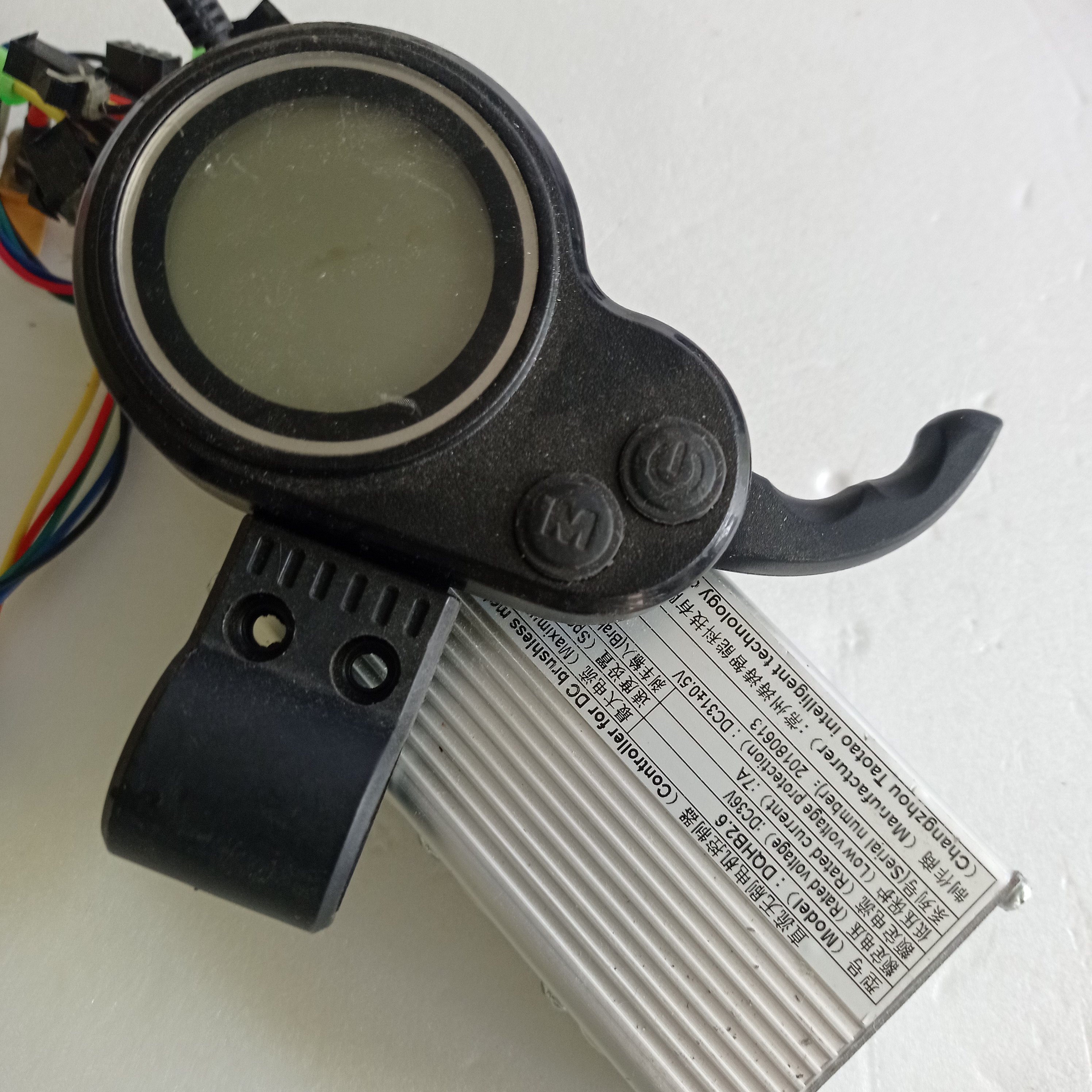 Contrôleur électronique trottinette électrique