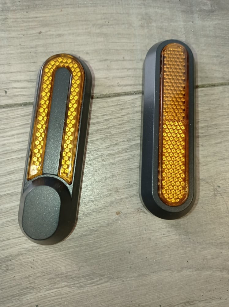 Réflecteur cache-vis de roue arrière Xiaomi S1, Essential et Pro2. Miscooter M 365
