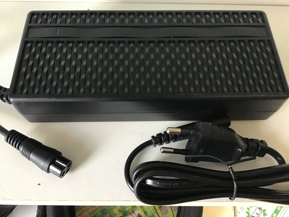 Chargeur Batterie 48V 2A. X-série 400 Smolt and co Miscooter X-série 600